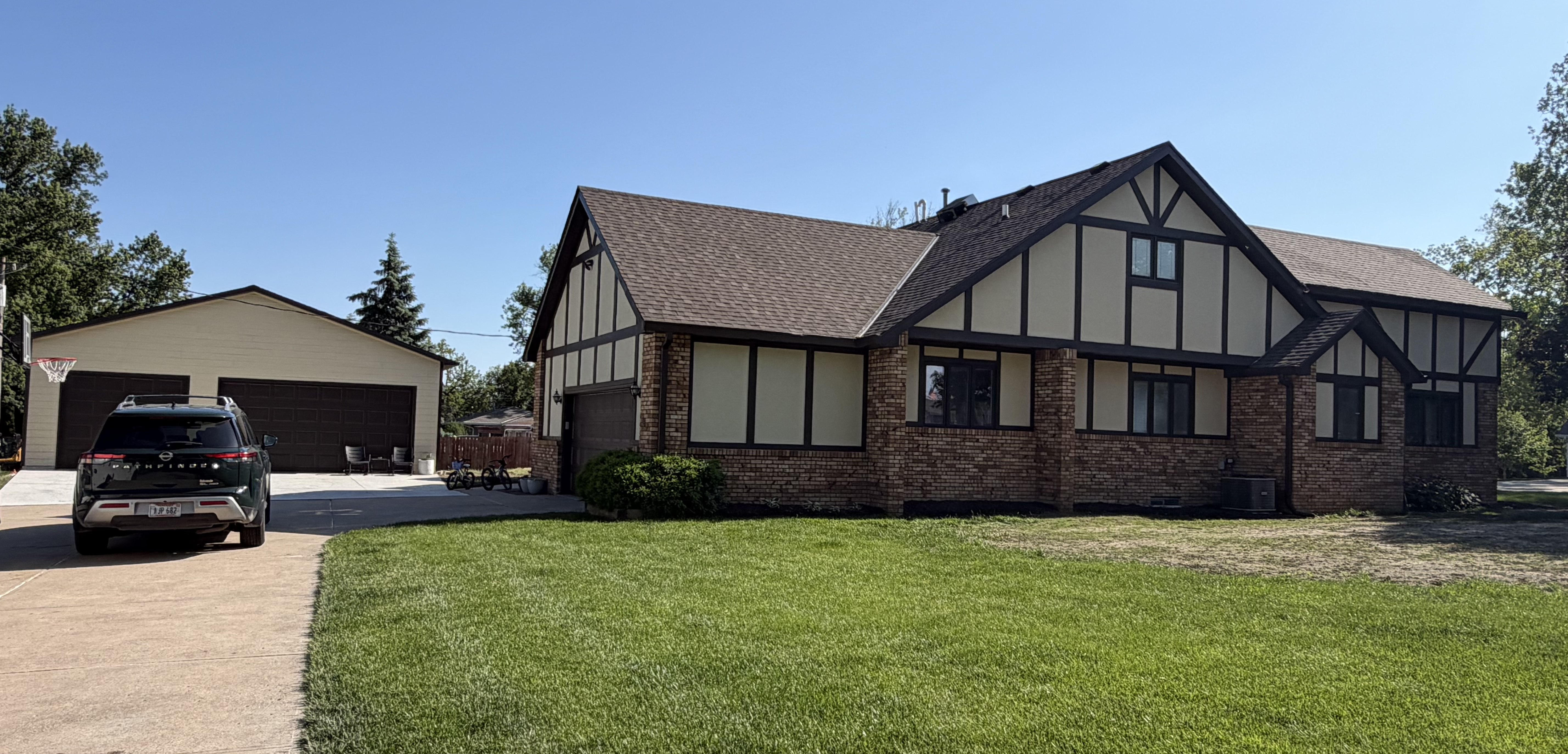 Freshly painted Omaha home exterior by KL Trades Co.
